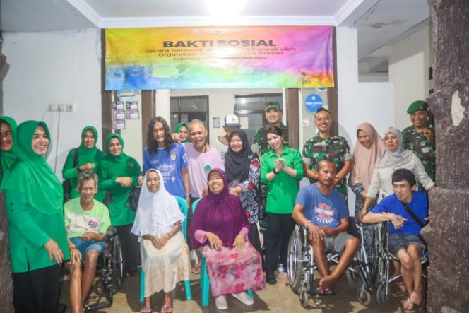 
					Penuh Kasih! Dandim 0612 Tasik Kunjungi Panti, Lansia Senyum Ceria