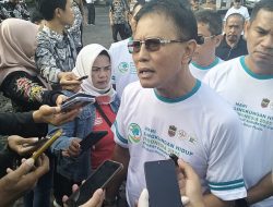 Bupati Ciamis Ikut Nyemplung ke Pasar, Bukan Belanja, Tapi Pungut Sampah!