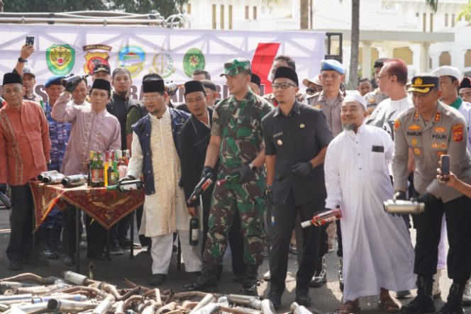 
					Jumat Panas di Tasik: Ribuan Miras & Ratusan Knalpot Brong Dimusnahkan Polres Tasikmalaya Kota