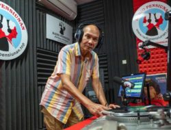 Makin Tua, Makin Asyik: Cerita Seru di Balik Radio Pensiunan