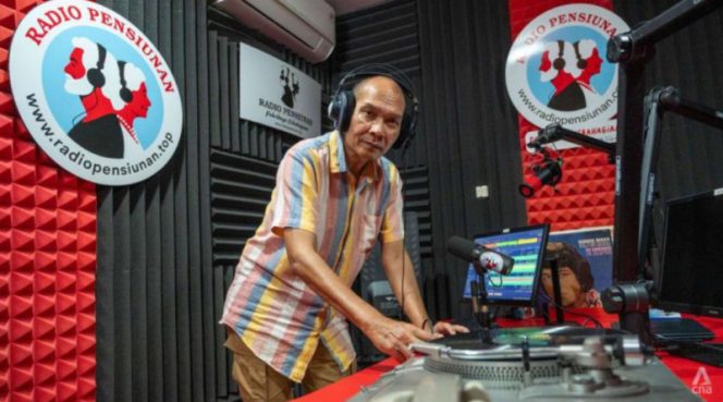 
					Makin Tua, Makin Asyik: Cerita Seru di Balik Radio Pensiunan