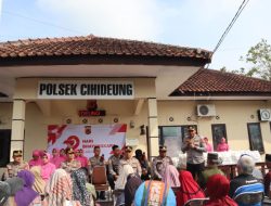 Menjelang HUT Bhayangkara ke-79, Kapolres Tasik Bagi-Bagi Sembako!