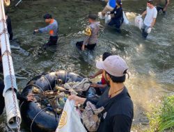 Bersih-Bersih Sungai Bareng Polisi dan Pemandu Wisata di Bukit Lawang: Bukan Cuma Angkat Sampah, Tapi Juga Rawat Harapan