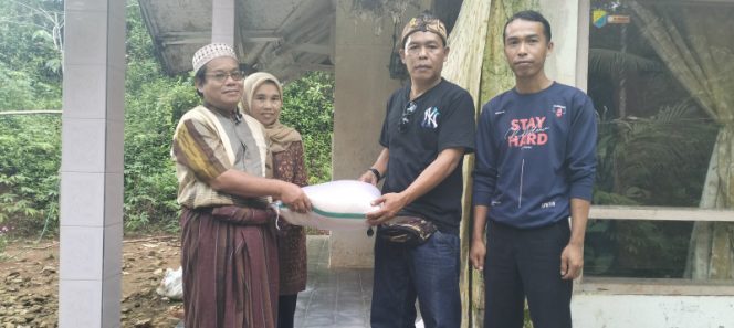 
					Dari Durian ke Derita: Aksi Tulus Bos Durian Kujang di Desa-Desa Terpencil Ciamis
