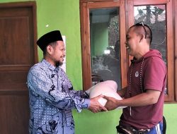 Guru Tanpa Gaji: Kisah Haru di Balik Madrasah Kecil Ciamis, H. Wahyu Datang Membantu