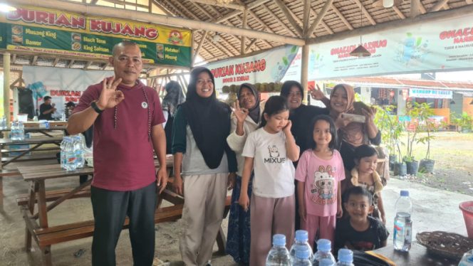 
					H. Wahyu: Si Bos Durian yang Nggak Cuma Tajir, Tapi Juga Ringan Tangan