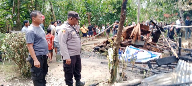 
					Rumah Warga di Bahorok Ludes Kebakar, Warga Panik dan Gotong Royong Padamkan Api