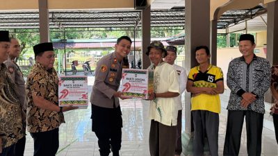 Sambut HUT Bhayangkara ke-79, Polsek Salapian Bagi-Bagi Sembako ke Bilal dan Penggali Kubur di Maryke