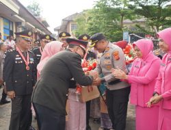 Suasana Haru Warnai Perpisahan 20 Polisi Pensiun di Polres Tasik Kota, Pas Banget Sama Momen Hari Bhayangkara ke-79