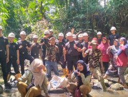 Brimob dan H. Wahyu Bergerak, Sampah di Kampung Tugu Ciamis Akhirnya Terurus