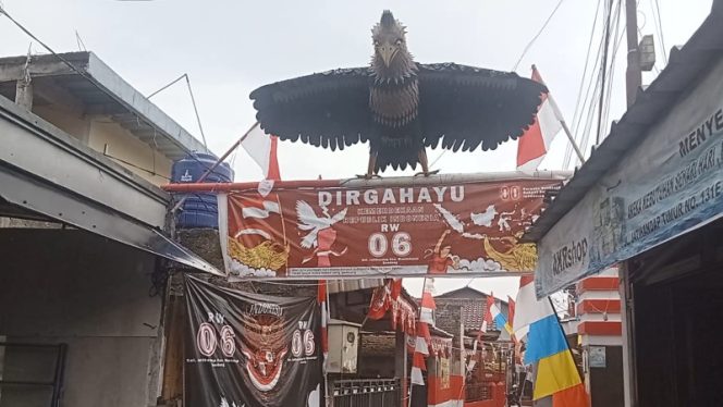 
					Garuda Raksasa yang Bisa Ngomong di Jatihandap, Jadi Bintang Menjelang 17 Agustusan
