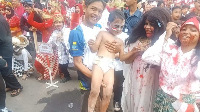 
					Karnaval HUT RI ke-80 di Pasirlayung: Kreatif, Ramai, dan Bikin Warga Terpukau