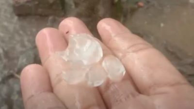 Malam Mencekam di Langkat, Hujan Es dan Angin Kenceng Hantam Rumah Warga