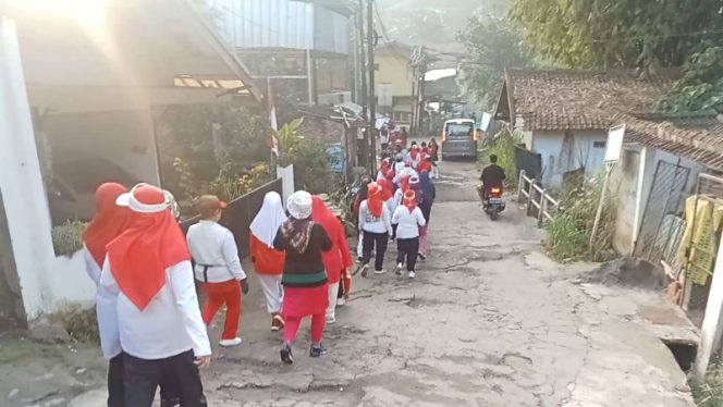 
					Serunya Warga Sadulur 01 Bandung Jalan Santai Bareng di HUT RI ke-80