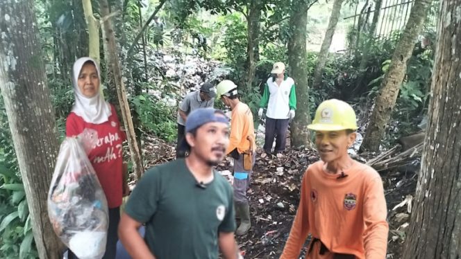 
					Sungai Cigede Ciamis Viral karena Sampah, Kemudian Warga dan Aparat Bersih-Bersih