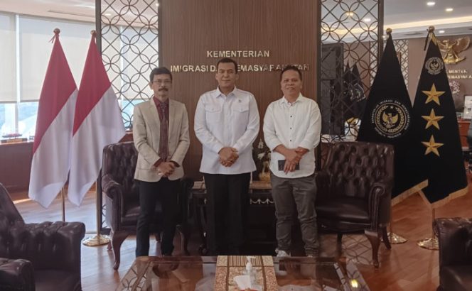 
					Warga Dikenai Uang ‘Gerenti’, Imigrasi Karimun Diduga Pungli, LSM Ngadu ke Jakarta!