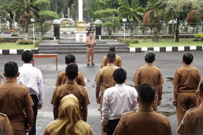 
					ASN Ciamis Kompak Teken Ikrar, Sekda Ingatkan: Bangga Bangun Bangsa Bukan Cuma Slogan