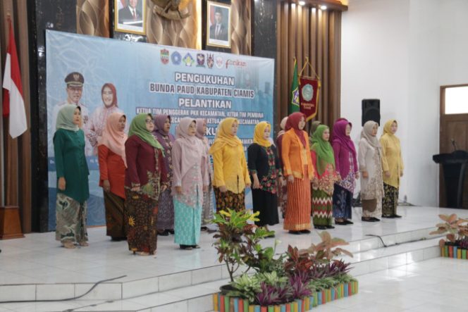 
					Hj. Kania Ernawati Resmi Jadi Bunda PAUD Ciamis, Bupati Herdiat Sekaligus Kukuhkan Bunda PAUD Kecamatan