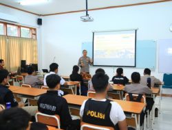 Kadiv Humas Polri Ngobrol Santai Bareng Siswa Labschool Kebayoran, Bahas Tugas Polisi dan Cita-Cita
