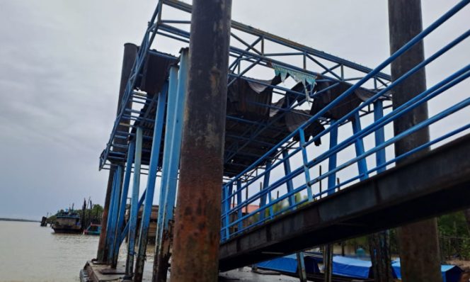 
					Pelantar Pelabuhan Ungar di Karimun Rusak Parah, Warga Kesal Karena Tak Pernah Diperhatikan