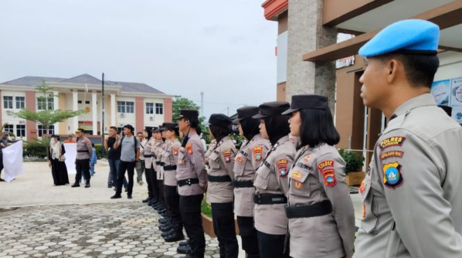 
					Ratusan Warga Sungai Pasir Turun ke Jalan, Protes Sengketa Tanah di PN dan BPN Karimun