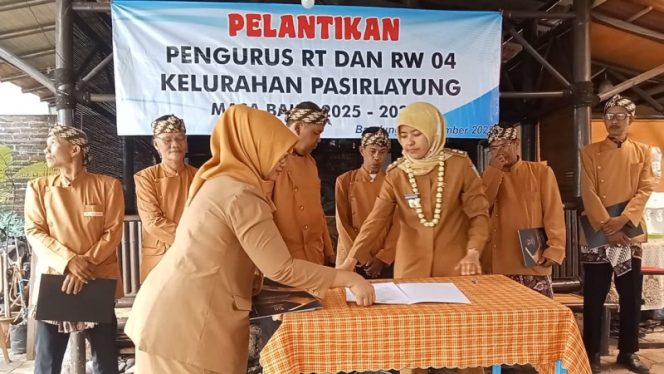 
					Warga RW 04 Pasirlayung Rayakan Pelantikan RT/RW Baru dengan Meriah