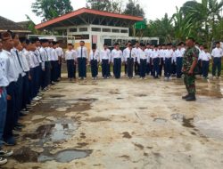 Babinsa Koramil 1211/Singaparna Serma Agum G Ajak Siswa Yayasan Darunidzom Belajar Disiplin dan Cinta Tanah Air Lewat PBB