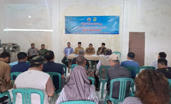 
					Babinsa Serma Suroto Hadiri Rakor dan Pelantikan Pejabat Desa Sukaluyu, Bukti Kompaknya TNI dan Warga