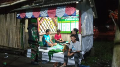 Babinsa Singaparna Patroli Bareng Warga, Bukti Kedekatan TNI dan Warga