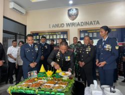 HUT TNI ke-80: Polres Tasikmalaya Kota Bagi Tumpeng ke Enam Mako TNI