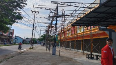 Kanopi Ruko di Sungai Raya Terlalu Dekat Kabel Listrik, PLN Cuma Bisa Ngimbau