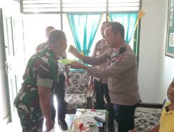 Kapolsek Kuala Sambangi Koramil 04/Kuala, Ngobrol Santai Sekaligus Ucapin Selamat Ulang Tahun ke-80 TNI