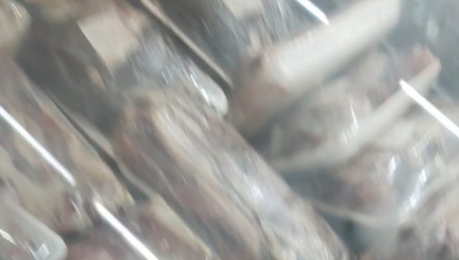 
					Minimarket Indo Bali Karimun Jadi Sorotan, Jual Daging Beku Ilegal?