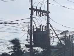 PLN Cuma Bisa Lihat, Kominfo Nggak Digubris, Provider Internet Malah Jadi Raja di Tiang Listrik!