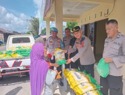Polsek Kuala Bagi-Bagi Beras Murah, Warga Sirapit Senang Banget!