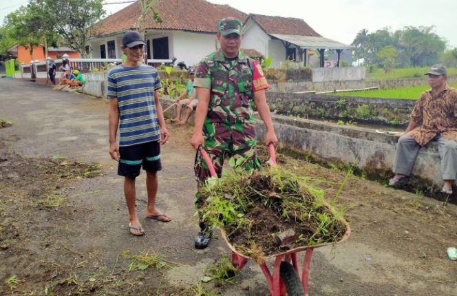 
					Serda Tedi dan Warga Sukarapih Kompak Bersih-Bersih Kampung