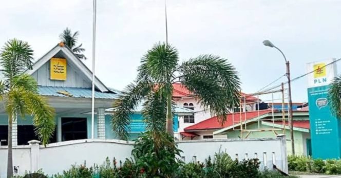 
					Solnet Karimun Santai Gunakan Tiang PLN Tanpa Izin, Pemda dan PLN Kok Diam Aja?