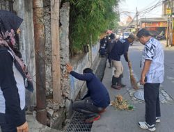 Warga Pasirlayung Kompak Turun Tangan di Aksi Bebersih Bandung Serentak