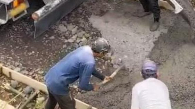 
					Akhirnya, jalan Ciherang Sukasenang di Ciamis diperbaiki pakai dana provinsi