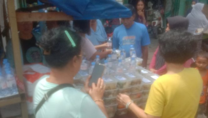 
					Berbagi Kasih, Umat Buddha Pekan Kuala Langkat Bikin Warga Tersenyum