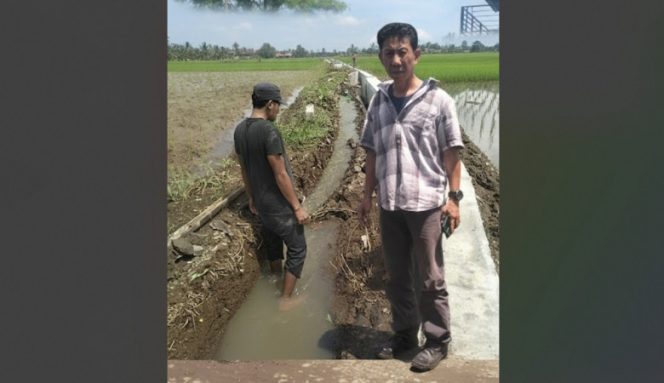 
					Diduga gara-gara pondasi asal-asalan, saluran irigasi di Sumelap jebol dan bikin warga kecewa berat