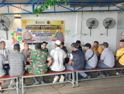 Ngobrol santai di Moro, polisi dan warga bahas keamanan bareng