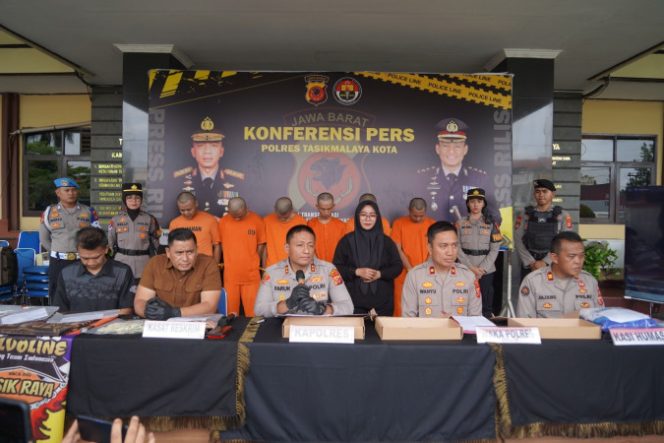 
					Polisi Tasik Gerebek Pelaku Penganiayaan & Pembawa Sajam, Warga Makin Tenang!