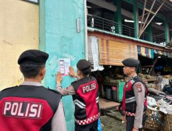 Polres Karimun jalan kaki bareng warga, bikin suasana makin aman dan akrab