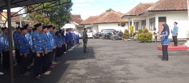 
					Suasana Haru di Mangunreja, Warga Antusias Ikuti Upacara Hari Pahlawan 2025