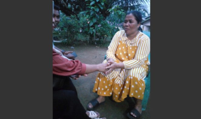 
					Warga Kuala kompak patungan bantu Darmono yang rumahnya ludes terbakar