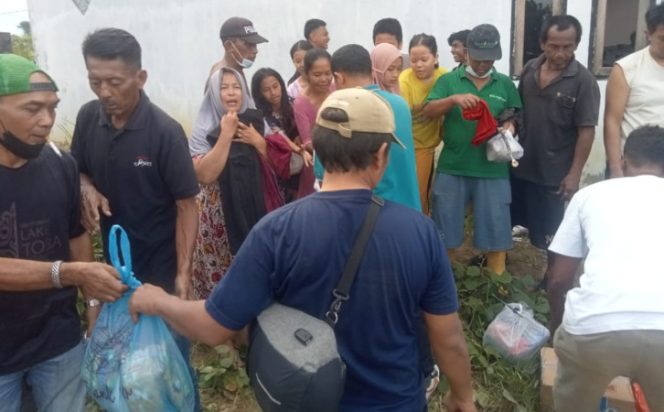 
					Bantuan dari Kuala Tiba di Aceh Tamiang, Warga Nggak Kuasa Tahan Tangis