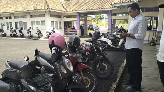 
					Kendaraan Dinas dan Pribadi di Kantor Kecamatan Sindangkasih Ternyata Masih Nunggak Pajak