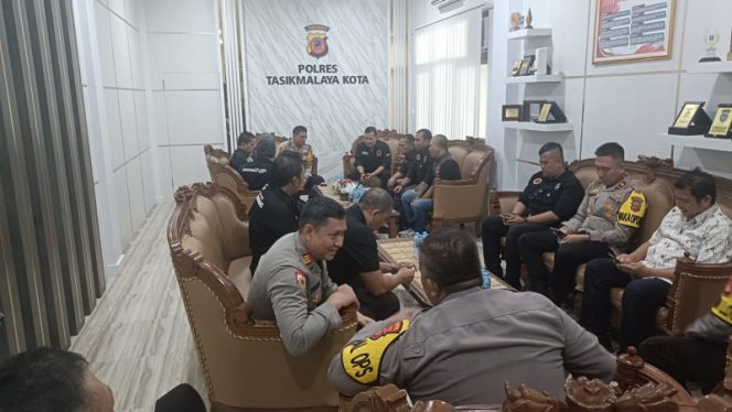 
					Momen Haru Paturay Tineung Indoboxing Bersama Polri