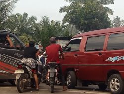 Polsek Kuala Turun Ngatur Antrean BBM yang Mengular di SPBU Durian Mulo